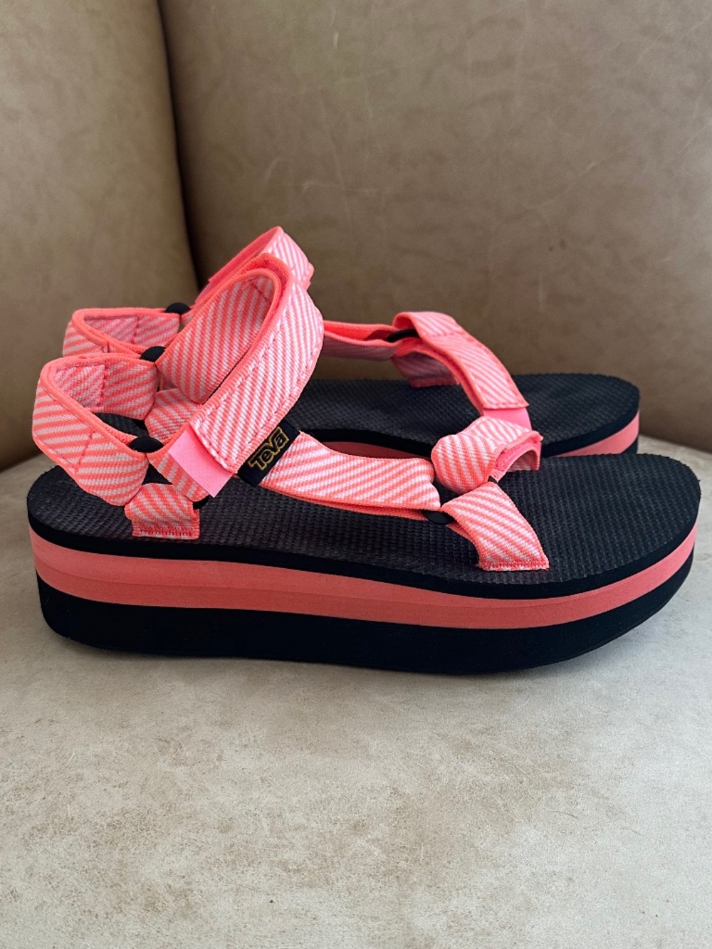 Teva Flatform Universal Sandals Candy Stripe Coral 7 Casual Outdoors Beach NWOB
